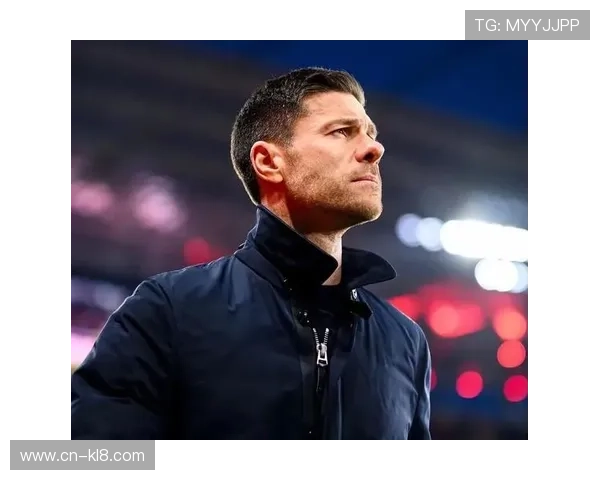 阿隆索空间折叠战术初现 边后卫内收形成中场人数优势