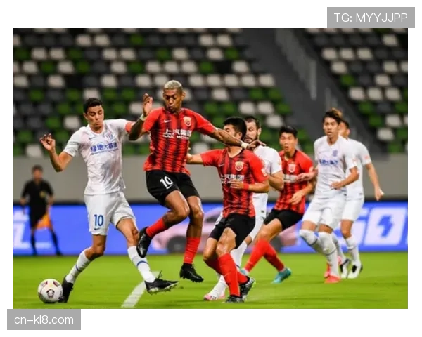 特温特换人调整效果:替补布卡拉制胜进球背后的战术设计 特温特换人调整效果:替补布卡拉制胜进球背后的战术设计