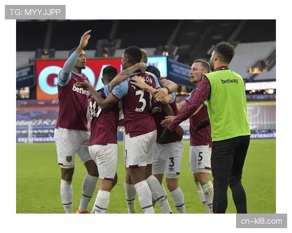 西汉姆联逆转埃弗顿取关键三分，保级形势转危为安